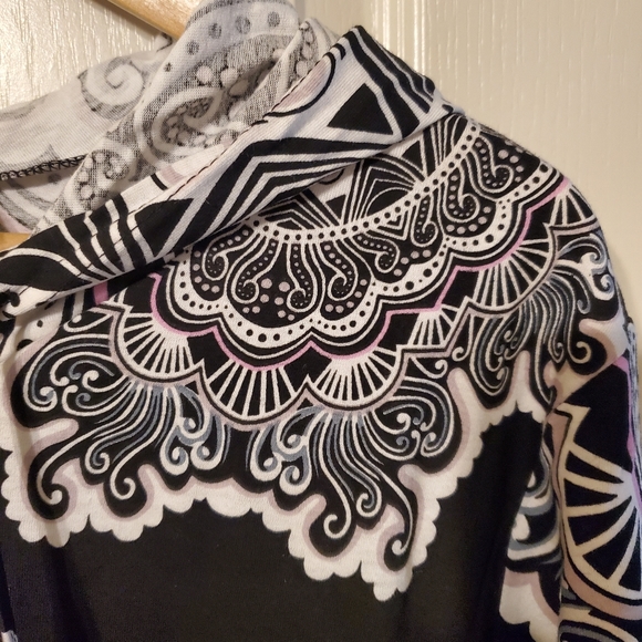 Metropolitan Black Pink Zippered All Over Patterned Lightweight Plus Size Jacket - Picture 10 of 11